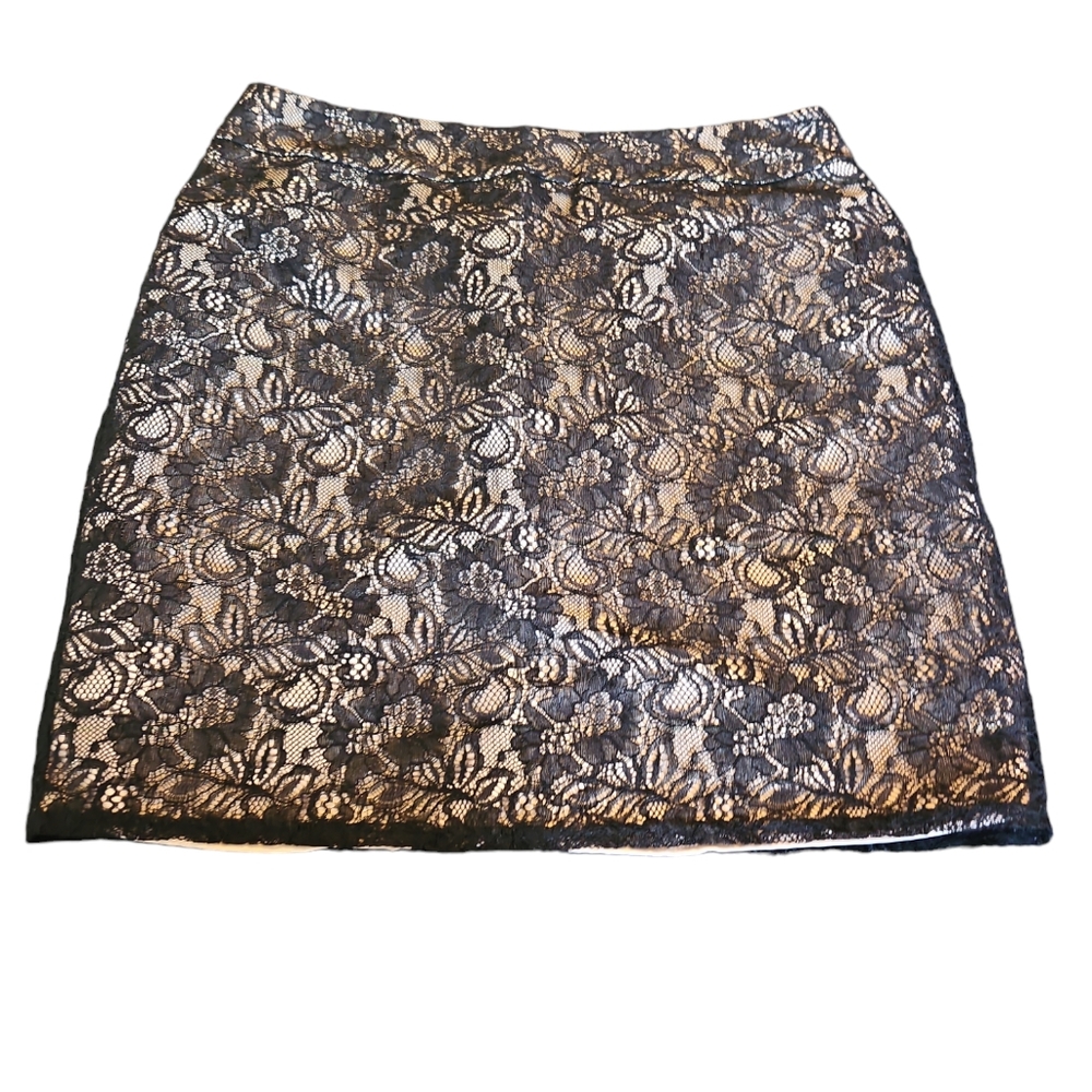 NWOT New York & Company Black lace skirt w/nude lining
